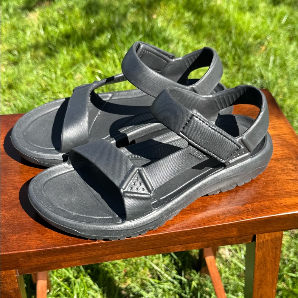 Teva Hurricane Drift Sandals size 9